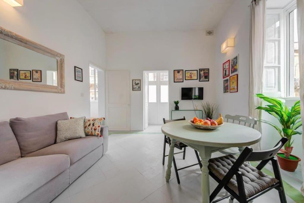 Traditional Maltese Town House In Floriana Eksteriør billede