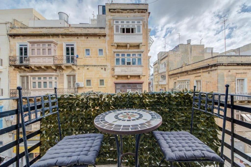 Traditional Maltese Town House In Floriana Eksteriør billede